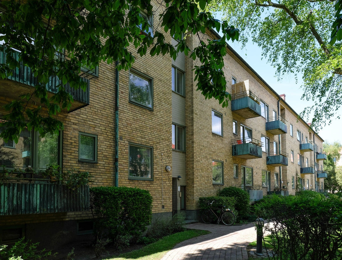 Takbyte, omfogning samt balkongrenovering